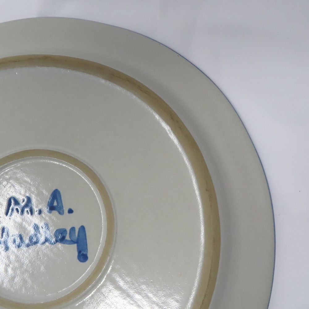 MA Hadley Pottery Blue Whale Dinner Plate Hand Painted Stoneware Nautical VTG - Picture 10 of 14